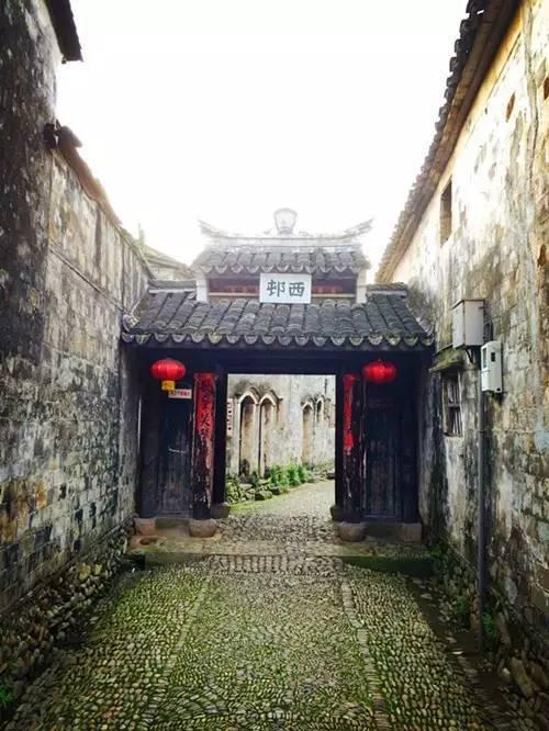 美国3名男子开车撞飞路人并实施搜身，他们为此疯狂的举动付出什么代价？